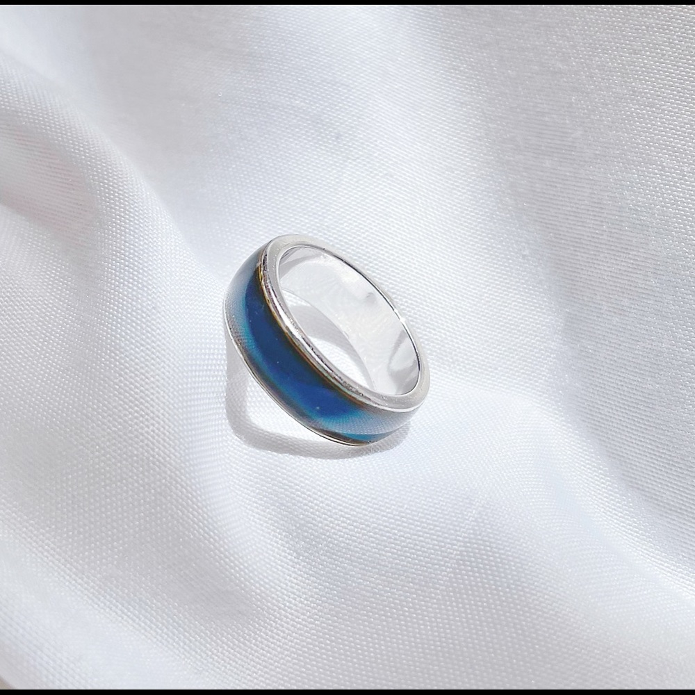 Ring that can change its color